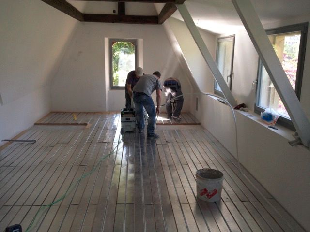Pose de plancher dans une maison ossature bois
